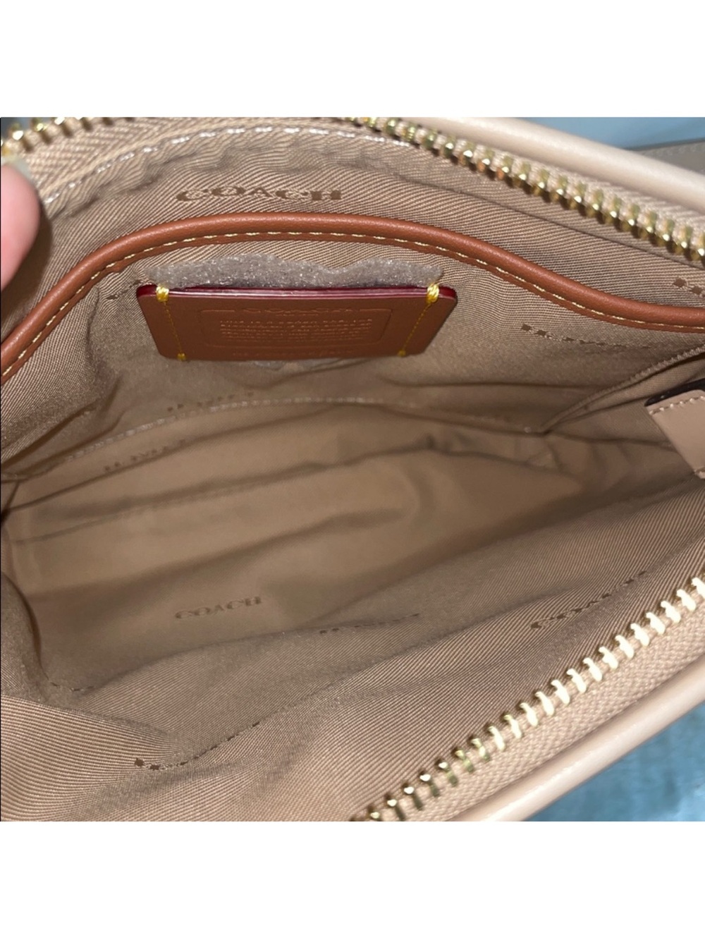 Coach NWT Canvas Crossbody Bag in Beige with Logo Coach Badge Kitt - Picture 4 of 13
